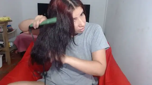 Snapshot of Ainhoa-hot chatting on 02/15/25, 02:04 Ainhoa-hot online show from 02/15/25, 02:04