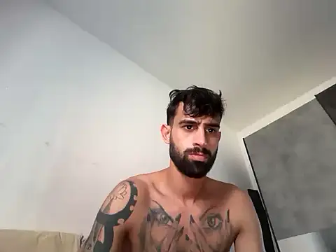 hugoprada online show from 08/04/26, 11:24