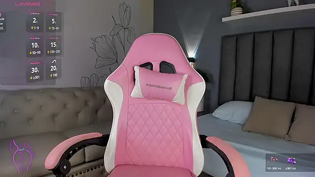 Snapshot of atenea_jones chatting on 11/18/25, 07:29 atenea jones online show from 11/18/25, 07:29