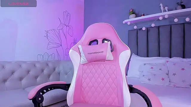 Snapshot of atenea_jones chatting on 12/15/25, 07:29 atenea jones online show from 12/15/25, 07:29