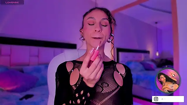 Snapshot of MiissCharlotte chatting on 09/17/25, 04:25 MiissCharlotte online show from 09/17/25, 04:25