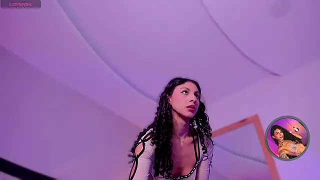 Snapshot of MiissCharlotte chatting on 10/09/25, 06:33 MiissCharlotte online show from 10/09/25, 06:33