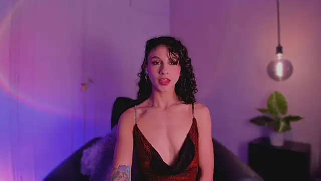 Snapshot of MiissCharlotte chatting on 10/26/25, 05:35 MiissCharlotte online show from 10/26/25, 05:35