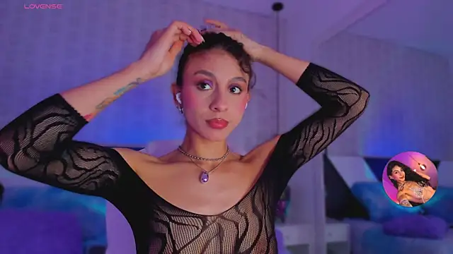 Snapshot of MiissCharlotte chatting on 10/31/25, 02:12 MiissCharlotte online show from 10/31/25, 02:12