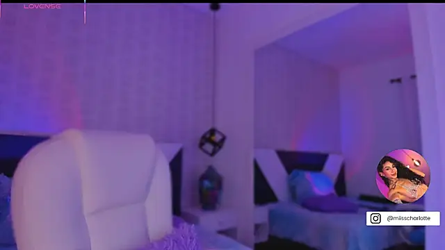 Snapshot of MiissCharlotte chatting on 11/10/25, 01:48 MiissCharlotte online show from 11/10/25, 01:48
