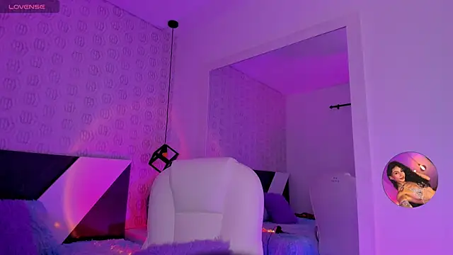 Snapshot of MiissCharlotte chatting on 12/20/25, 04:19 MiissCharlotte online show from 12/20/25, 04:19