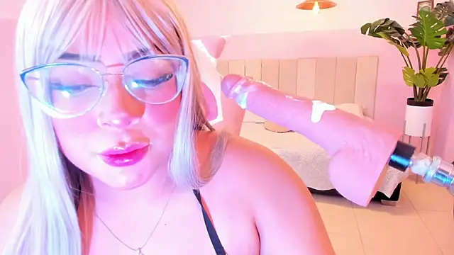 Snapshot of Red_lady chatting on 03/04/25, 03:44 Red lady online show from 03/04/25, 03:44