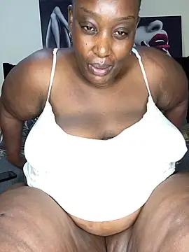 Snapshot of MsWhiteChocolatte chatting on 02/23/25, 10:06 MsWhiteChocolatte online show from 02/23/25, 10:06