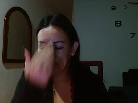 Snapshot of Laura_martin_ chatting on 02/01/25, 08:50 Laura martin online show from 02/01/25, 08:50