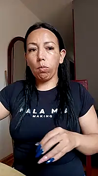 Snapshot of Laura_martin_ chatting on 03/06/25, 02:40 Laura martin online show from 03/06/25, 02:40
