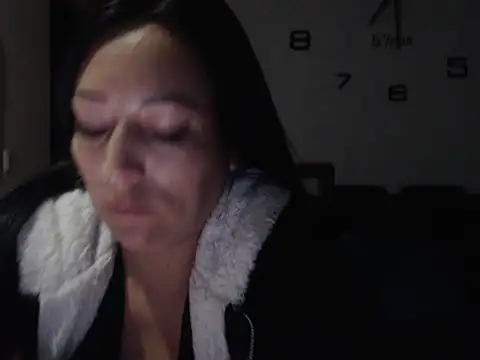 Snapshot of Laura_martin_ chatting on 03/12/25, 12:31 Laura martin online show from 03/12/25, 12:31