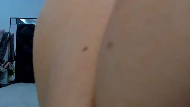 Snapshot of Sara_Thompsoon chatting on 12/15/24, 12:17 Sara Thompsoon online show from 12/15/24, 12:17