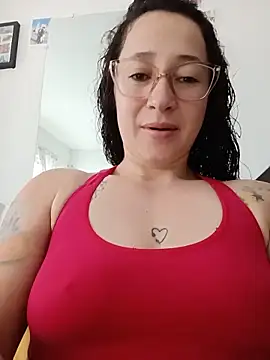 Snapshot of emilypoppy3 chatting on 05/24/26, 12:43 emilypoppy3 online show from 05/24/26, 12:43