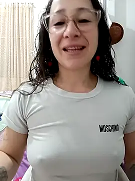 Snapshot of emilypoppy3 chatting on 05/31/26, 01:07 emilypoppy3 online show from 05/31/26, 01:07