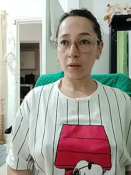 Snapshot of emilypoppy3 chatting on 07/11/26, 04:10 emilypoppy3 online show from 07/11/26, 04:10