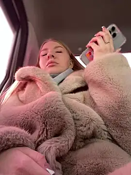 Snapshot of NewLale chatting on 12/20/24, 06:29 NewLale online show from 12/20/24, 06:29