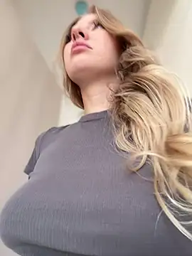 Snapshot of NewLale chatting on 02/15/25, 03:20 NewLale online show from 02/15/25, 03:20