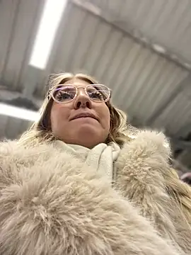 Snapshot of NewLale chatting on 02/24/25, 06:27 NewLale online show from 02/24/25, 06:27