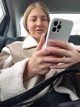 Snapshot of NewLale chatting on 10/11/25, 03:17 NewLale online show from 10/11/25, 03:17