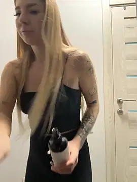 Snapshot of NewLale chatting on 10/30/25, 03:41 NewLale online show from 10/30/25, 03:41