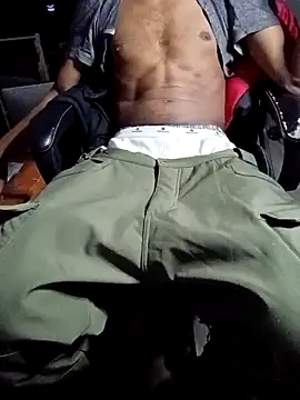 Snapshot of Maastercumm chatting on 12/17/25, 07:03 Maastercumm online show from 12/17/25, 07:03