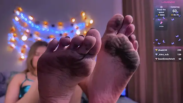 Snapshot of Femdom_Lola chatting on 12/05/24, 08:44 Femdom Lola online show from 12/05/24, 08:44