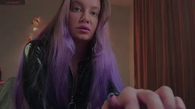 Snapshot of Femdom_Lola chatting on 01/26/25, 01:58 Femdom Lola online show from 01/26/25, 01:58