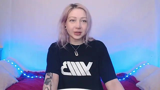 Snapshot of Emily_hardcore chatting on 12/13/25, 09:42 Emily hardcore online show from 12/13/25, 09:42