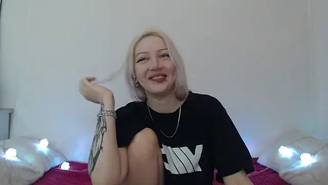 Snapshot of Emily_hardcore chatting on 07/15/26, 10:37 Emily hardcore online show from 07/15/26, 10:37