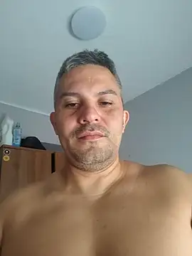 Snapshot of antonioM84 chatting on 11/16/25, 12:11 antonioM84 online show from 11/16/25, 12:11