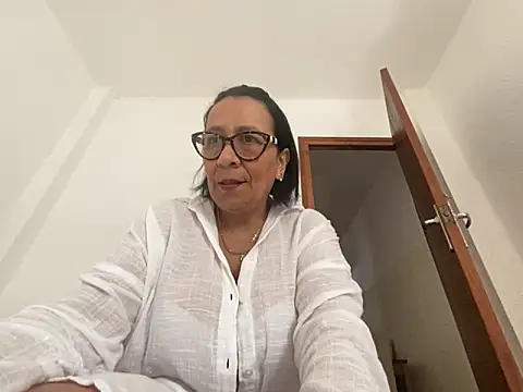 sweeviolet online show from 04/15/26, 12:23