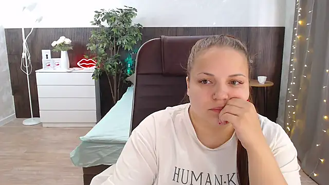 Snapshot of Crazyy_girl_ chatting on 03/02/25, 08:27 Crazyy girl online show from 03/02/25, 08:27