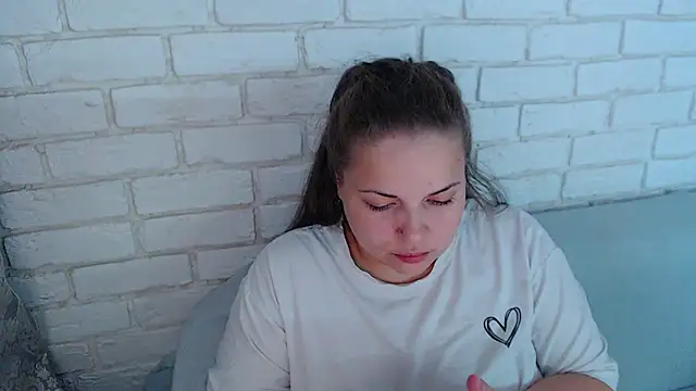 Snapshot of Crazyy_girl_ chatting on 10/26/25, 06:19 Crazyy girl online show from 10/26/25, 06:19