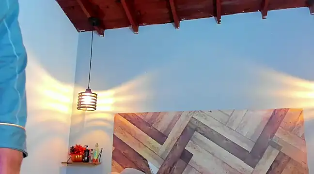 Snapshot of EmmilyBrant chatting on 01/10/25, 05:58 EmmilyBrant online show from 01/10/25, 05:58