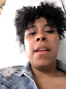 Snapshot of EmmilyBrant chatting on 03/15/25, 09:05 EmmilyBrant online show from 03/15/25, 09:05