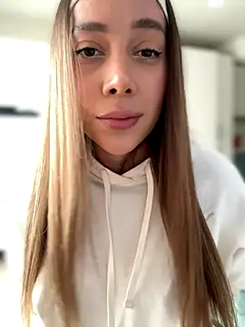 Snapshot of Condes_carmen chatting on 11/14/25, 10:14 Condes carmen online show from 11/14/25, 10:14