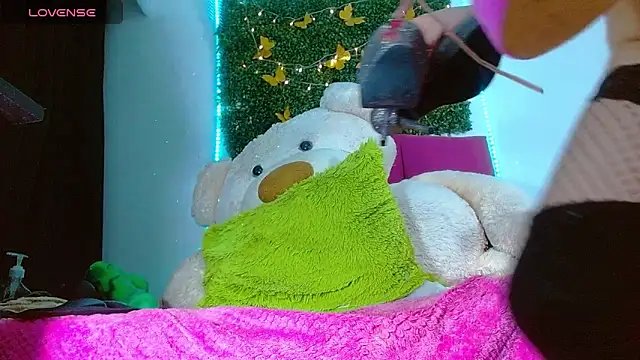 Deepselena8 online show from 11/09/25, 05:33