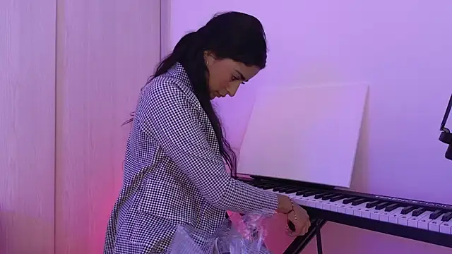 Yues050600 online show from 12/14/24, 02:01