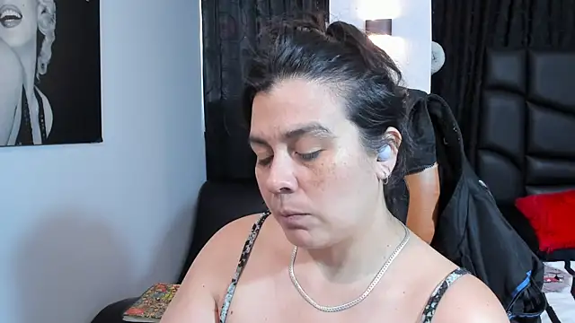 Snapshot of martina_foxy_ chatting on 02/04/25, 09:31 martina foxy online show from 02/04/25, 09:31