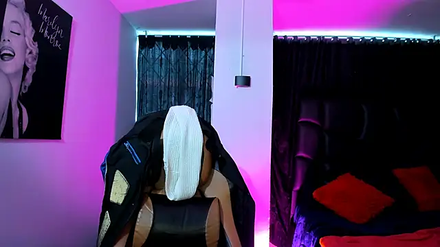 Snapshot of martina_foxy_ chatting on 02/10/25, 05:30 martina foxy online show from 02/10/25, 05:30