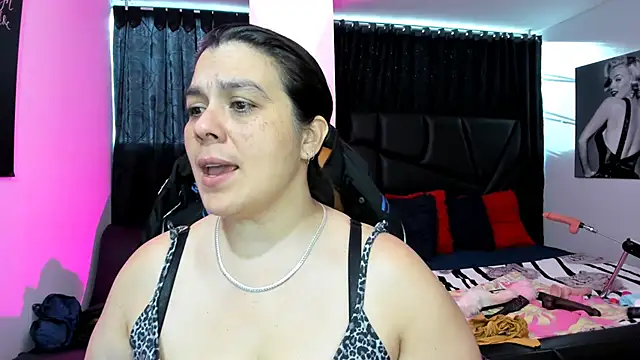 Snapshot of martina_foxy_ chatting on 02/11/25, 12:27 martina foxy online show from 02/11/25, 12:27
