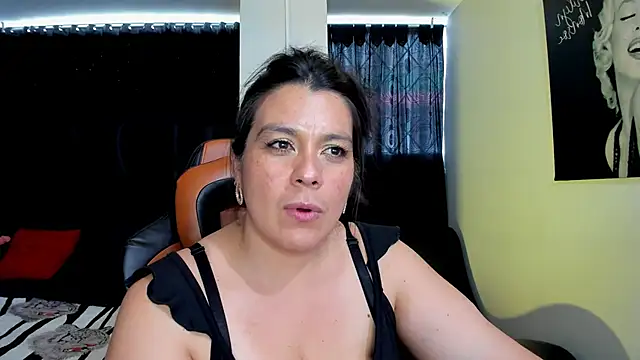Snapshot of martina_foxy_ chatting on 02/12/25, 06:40 martina foxy online show from 02/12/25, 06:40