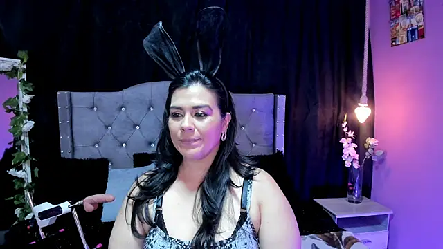 Snapshot of martina_foxy_ chatting on 02/21/25, 01:11 martina foxy online show from 02/21/25, 01:11