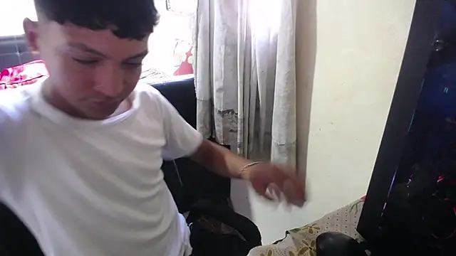 Snapshot of Sxntisaul__ chatting on 01/13/25, 09:20 Sxntisaul online show from 01/13/25, 09:20