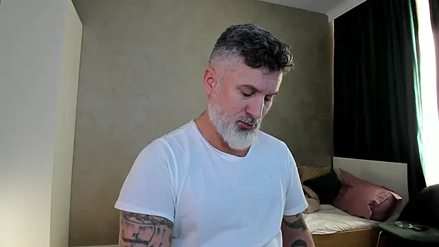 Snapshot of BlowMyXXL chatting on 01/07/25, 10:32 BlowMyXXL online show from 01/07/25, 10:32