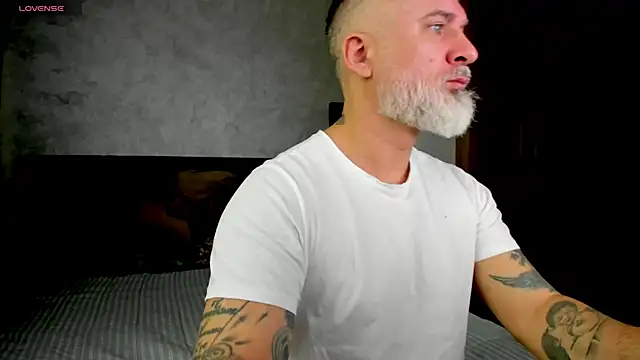 Snapshot of BlowMyXXL chatting on 02/01/25, 09:11 BlowMyXXL online show from 02/01/25, 09:11