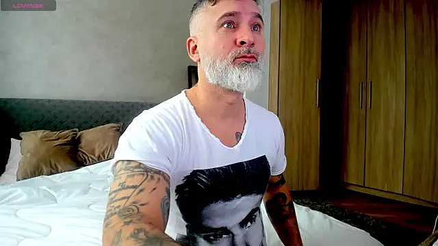 Snapshot of BlowMyXXL chatting on 02/17/25, 07:04 BlowMyXXL online show from 02/17/25, 07:04