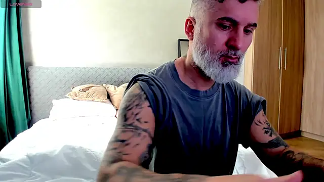 Snapshot of BlowMyXXL chatting on 02/20/25, 10:48 BlowMyXXL online show from 02/20/25, 10:48