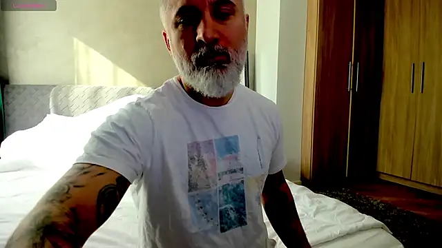 Snapshot of BlowMyXXL chatting on 02/24/25, 08:17 BlowMyXXL online show from 02/24/25, 08:17