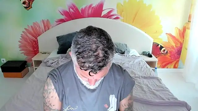 Snapshot of BlowMyXXL chatting on 11/10/25, 08:35 BlowMyXXL online show from 11/10/25, 08:35